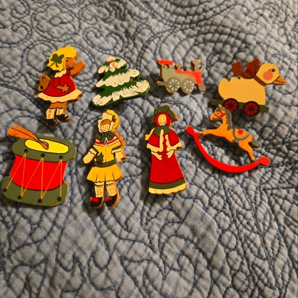Vintage Wooden Christmas Pins Set of 8 Multicolor